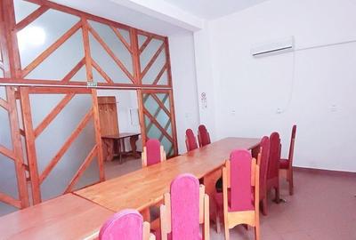 Spațiu comercial, de 250 mp, în Central - 6