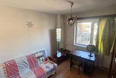 Apartament cu 3 camere decomandat în Central - 1