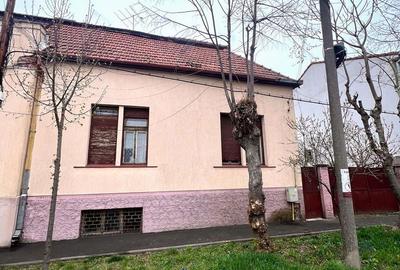 Casă cu 3 camere cu Teren 385 Mp în Titulescu - 13