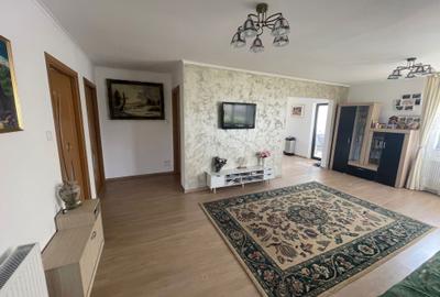 Casă cu 4 camere în Central - 2