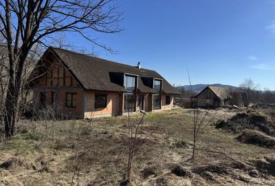 Casă cu 4 camere în Central - 3