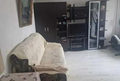 Apartament 3 camere, decomandat , etajul 1/10