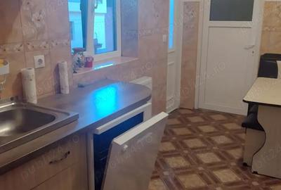 Apartament cu 3 camere semidecomandat în Florilor - 2