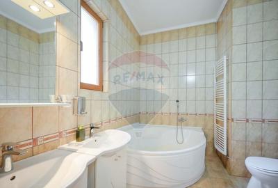 Casă cu 7 camere cu Teren 153 Mp în Ultracentral - 11