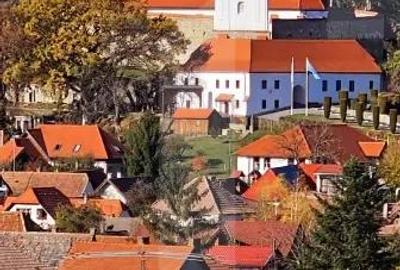 Apartament cu 3 camere semidecomandat în Sud