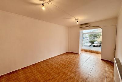 Spatiu comercial de inchiriat cu vitrina si - 1