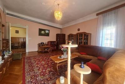 Poveste saseasca la umbra vitei de vie, cu crama si gradina cu flori, Central Co - 55