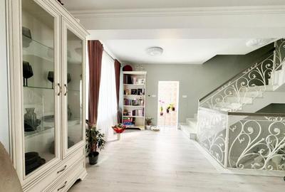 Casă cu 4 camere cu Canalizare în Centura - 1