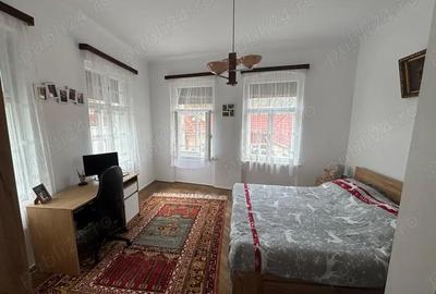 Casă cu 5 camere cu Teren 1600 Mp în Schei - 2