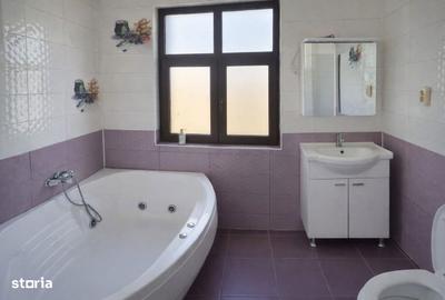 Casă cu 4 camere în Central - 2