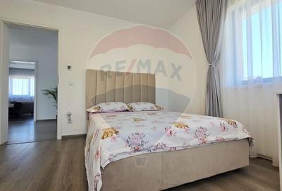Casă cu 6 camere cu Teren 649 Mp în Dezmir - 4