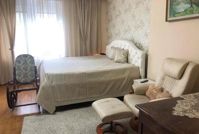 Casă cu 7 camere cu Teren 1100 Mp în Soarelui - 15