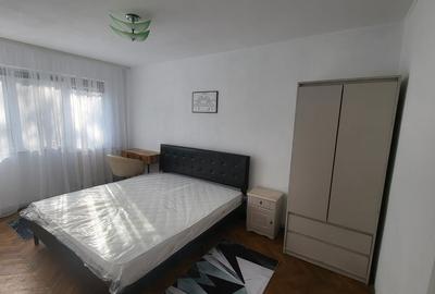 Apartament cu 4 camere decomandat în Podu Roș - 1