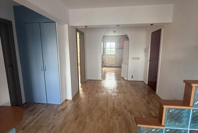 Apartament cu 3 camere semidecomandat în Central - 3