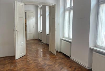 Apartament cu 3 camere nedecomandat în Centrul Istoric - 2