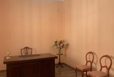 Birou 3 camere, complet renovat și mobilat, zona centrală – str. Paul Chinezu - 2