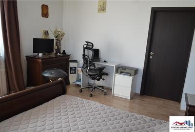 Casa Spatioasa de Zona Semicentrala - 9