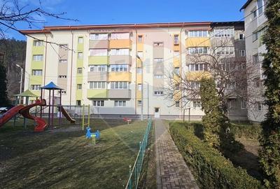 Apartament cu 4 camere decomandat, mobilat în Central - 1