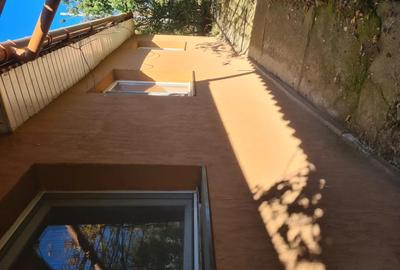 Vand casa la curte cu imbunatatiri - 6