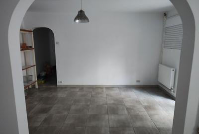 Spațiu comercial, de 42 mp, în Central - 6