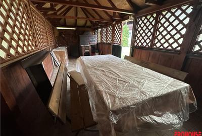 Casă cu 4 camere cu Teren 6226 Mp în Central - 6