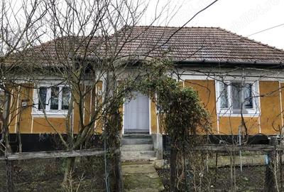 Casă cu 3 camere în Dileu Vechi