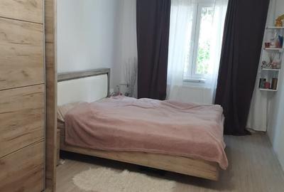 Apartament cu 4 camere semidecomandat în Apărătorii Patriei