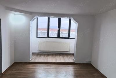 Apartament cu 3 camere semidecomandat în Central - 3