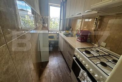 Apartament cu 3 camere semidecomandat, mobilat în Micro 15 - 1