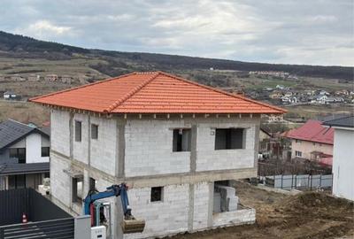 Casă cu 4 camere în Chinteni