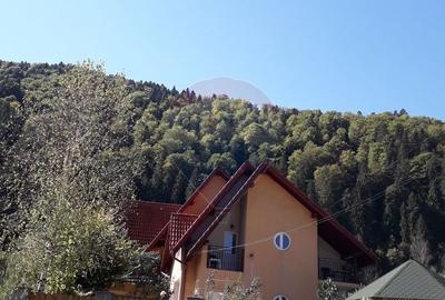 Casă cu Teren 600 Mp în Central - 2