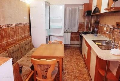 Apartament cu 2 camere decomandat în Republicii