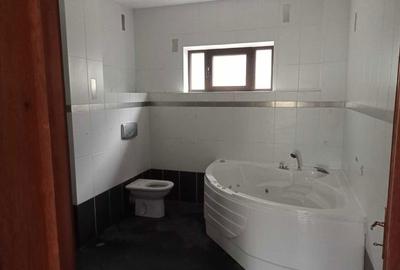 Casă cu 4 camere în Central - 4