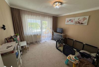 Apartament cu 3 camere decomandat în Traian - 3