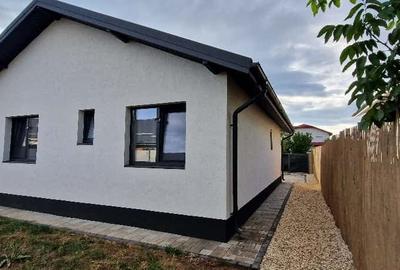 Casa de inchiriat-4 camere-2 bai-teren 350 mp Casa de inchiriat-4 camere-2 bai-teren 350 mp - 2