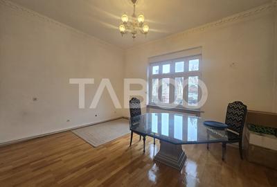 Apartament cu 3 camere semidecomandat, mobilat în Central - 1