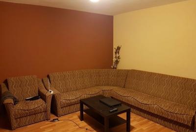 Apartament cu 3 camere decomandat, mobilat în Păcii