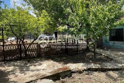 VALU LUI TRAIAN ( cod02) - Teren 677 mp cu o casa batraneasca - 1