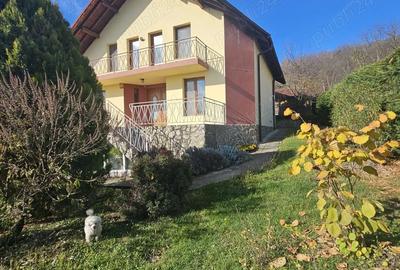 Casă cu 6 camere cu Teren 630 Mp în Copăcelu - 1