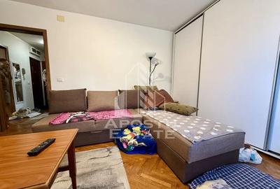 Apartament cu 3 camere decomandat, mobilat în Soarelui