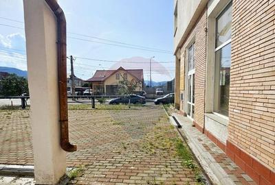 Spa?iu comercial de 40mp de inchiriat in zona 1 Mai - 2