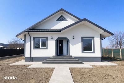 Casă cu 3 camere cu Teren 400 Mp în Păcurari - 1