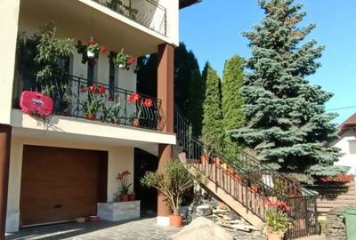 Casă cu 6 camere cu Teren 10 Mp în Central - 2