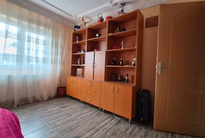 Km 5 - ap 3 cam , et 2/4 , partial mobilat (centrala gaze ) - 5