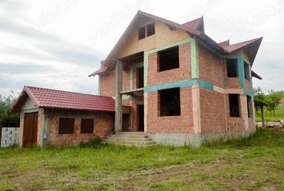 Casă cu 6 camere cu Teren 1510 Mp în Găgeni - 1