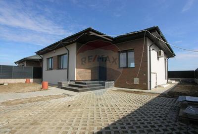 Casă cu 4 camere cu Teren 394 Mp în Tunari - 2