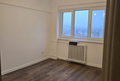 Apartament cu 3 camere decomandat în Titulescu - 10