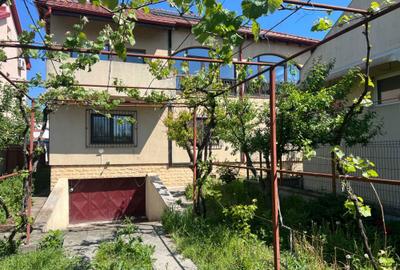 Casă cu 4 camere cu Teren 500 Mp în Lazu - 2