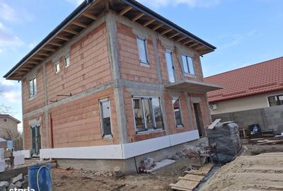 Casă cu 5 camere cu Teren 334 Mp în Central
