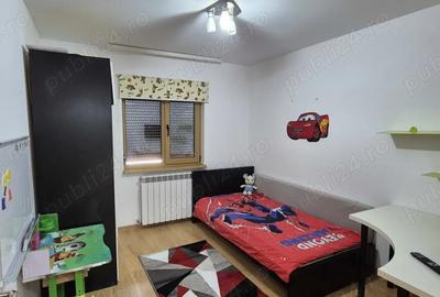 Se inchiriaza apartament cu 3 camere, zona ?coala 2, etaj 1, Foc?ani!